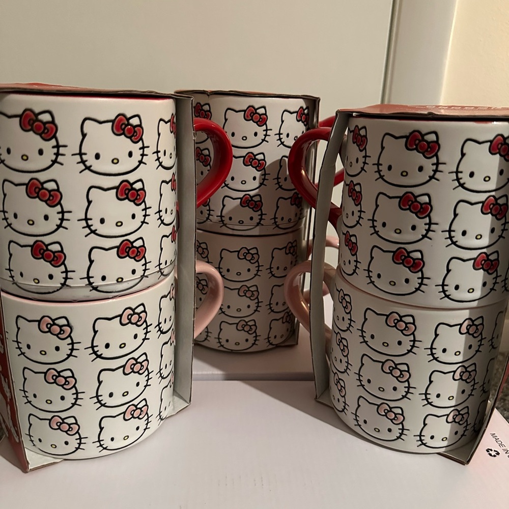 MWT: BIG Hello kitty set a six LG mugs